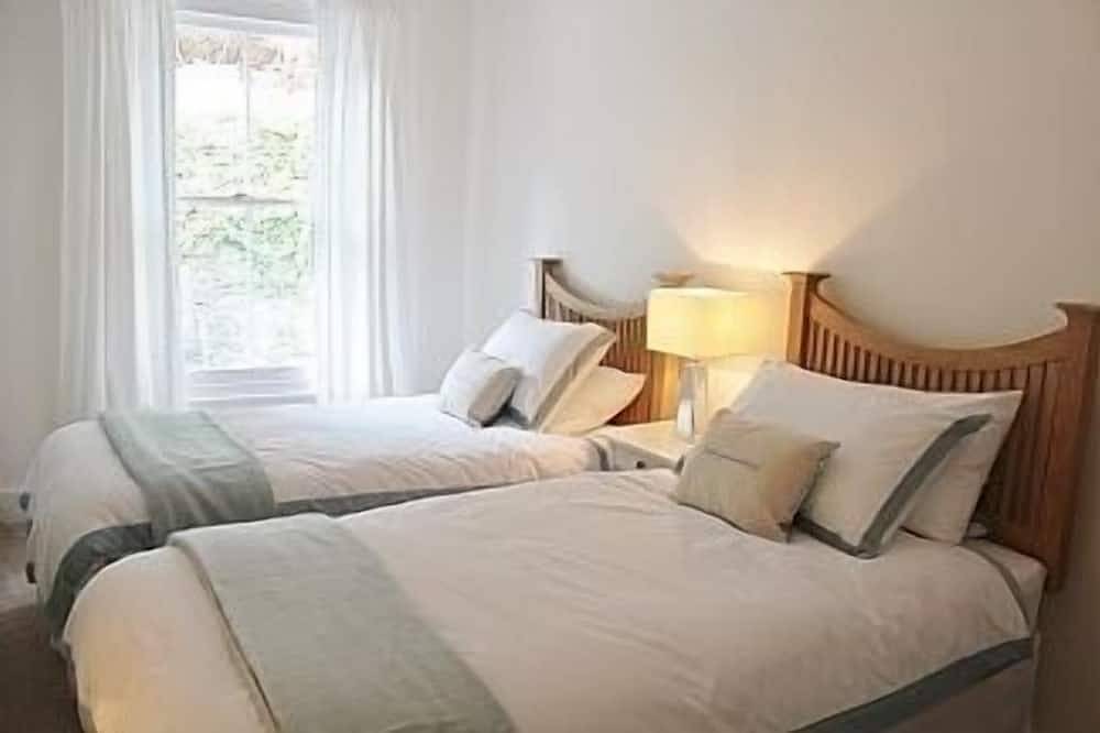 Aus dem Blau ist ein Refurbished Riverside Cottage mit herrlichem Blick auf den Fluss in Polperro, Fowey