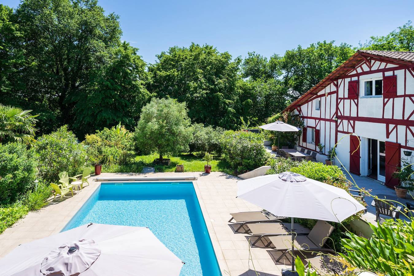 Chambre « Domaine De La Barthe Chambre Rose » avec piscine, terrasse partagées et Wi-Fi in Garrey, Région de Dax