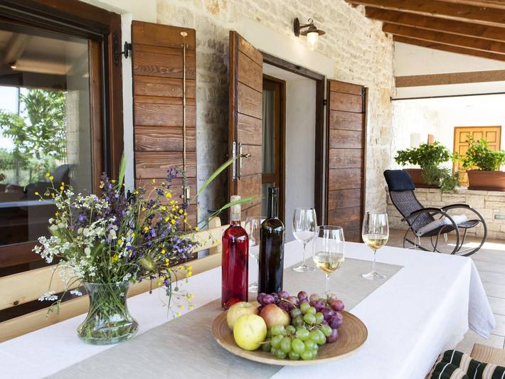 Ferienhaus für 3 Personen, mit Balkon und Terrasse sowie Garten in Bale