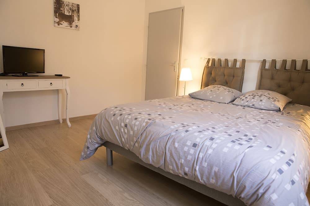 Recent house 8 people 100m² with terrace in Campan, French Pyrenees