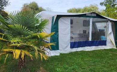 Gîte pour 4 personnes, avec piscine ainsi que terrasse et jardin à Chémery