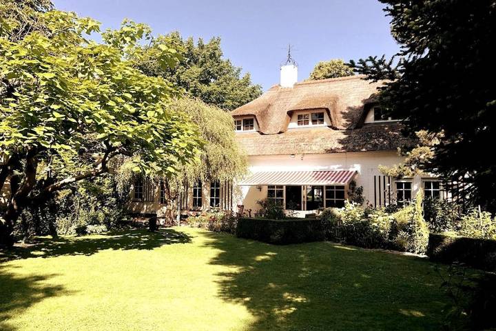 Vakantiewoning voor 8 personen, with Whirlpool and Terras as well as Tuin and Sauna in Oss
