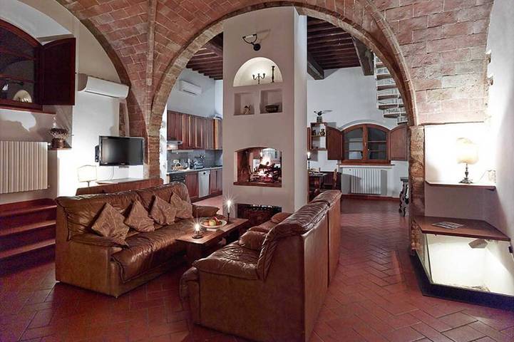 Agriturismo per 8 persone, con piscina e giardino a Volterra
