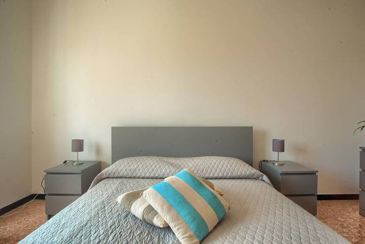 Apartamento entero, Apartamento de vacaciones para 5 personas con balcón/terraza in Imperia, Riviera di Ponente
