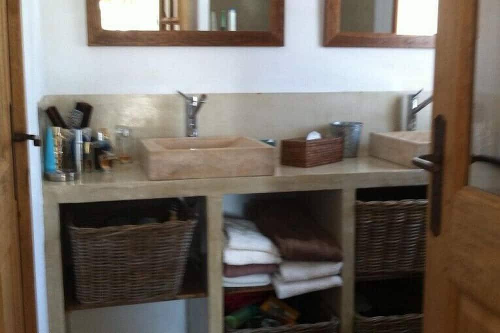 Provenzalisches Haus in der Nähe von Aix en Provence mit Kegelbahn und Schwimmbad. in Venelles, Aix-en-Provence und Umgebung