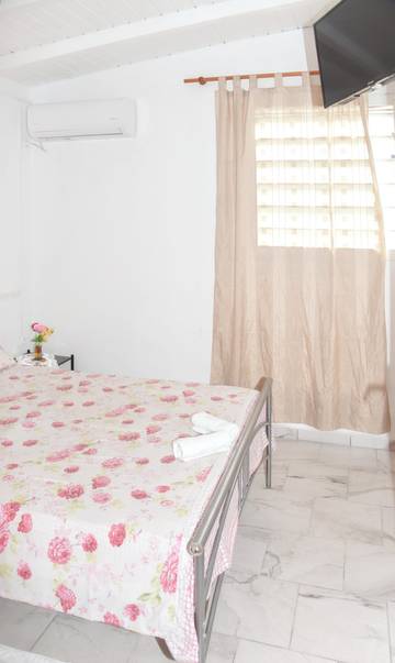 Gîte pour 2 personnes, avec jardin et terrasse à Capesterre-Belle-Eau