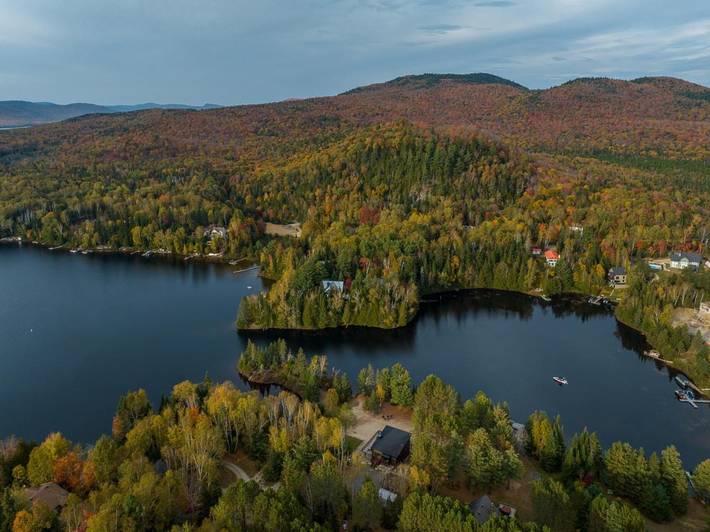 Gîte pour 10 personnes, avec terrasse et vue sur le lac, animaux acceptés dans Saint Donat De Montcalm - 3