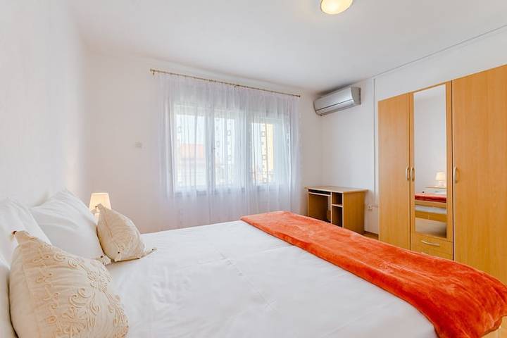 Apartamento entero, Apartment Marko (St) - Three Bedroom Apartment with Balcony and Garden View in Split, Condado de Split-Dalmacia
