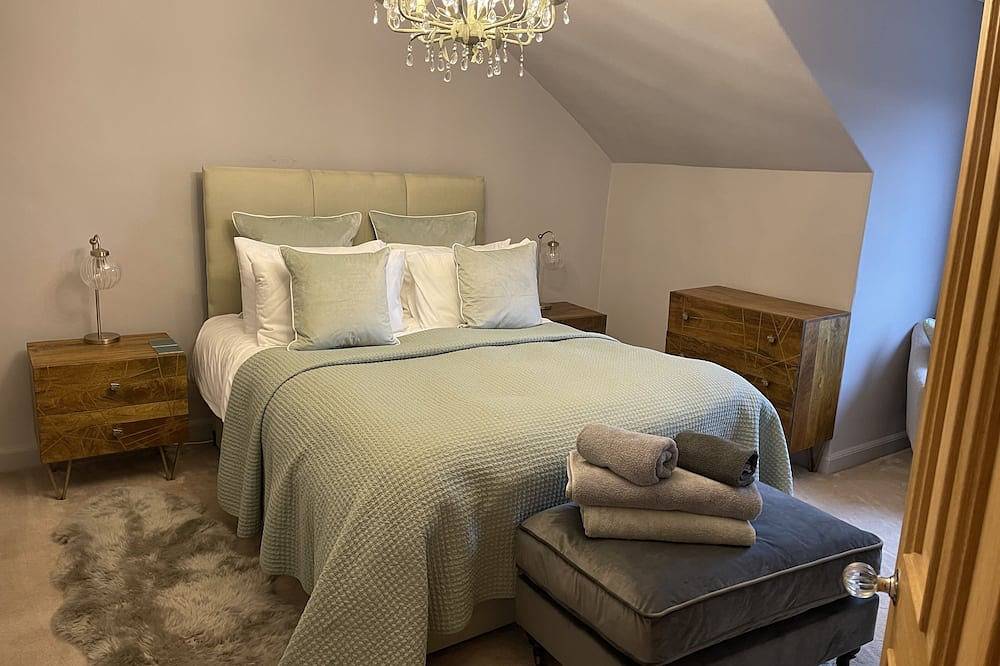 Entire apartment, Stylish Riverside Apartment set in a beautiful popular park. in Dumfries, Dumfries and Galloway