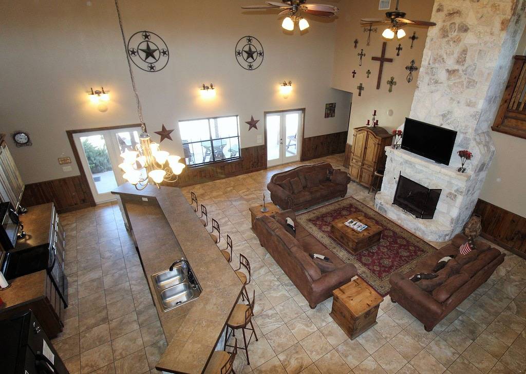 Großes Haus, große Freiflächen und ein privater Pool, perfekt für große Familien in Rio Frio, Real County