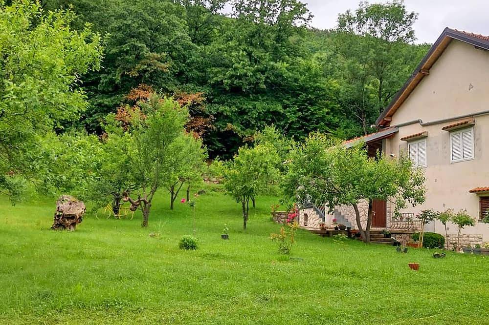 Ganze Wohnung, 2 bedroom cozy apartment in Srb in Gračac, Zadar