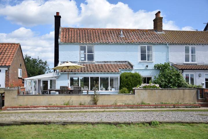 Log cabin for 6 people, with garden in Southwold