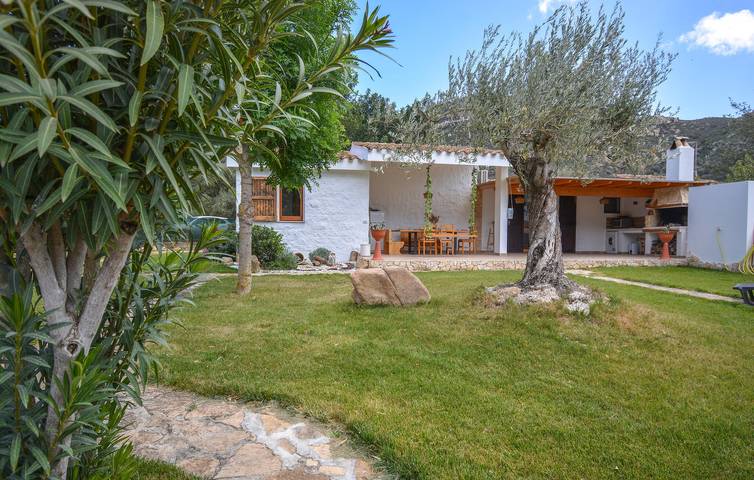Gemütliche Wohnung mit Garten und Parkplatz - 2,5 km von Porto Sa Ruxi in Solanas, Comune di Sinnai