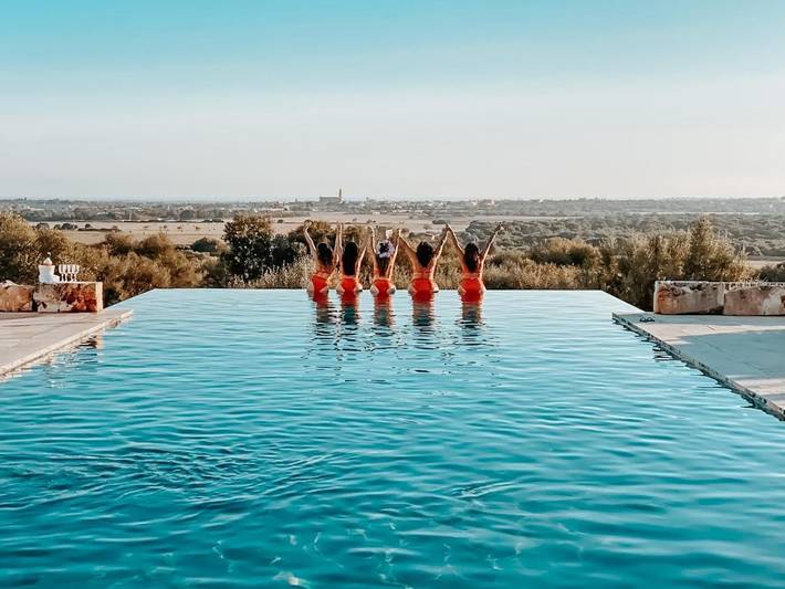 Landhaus für 3 Personen, mit Balkon und Whirlpool sowie Terrasse und Garten in Ses Salines