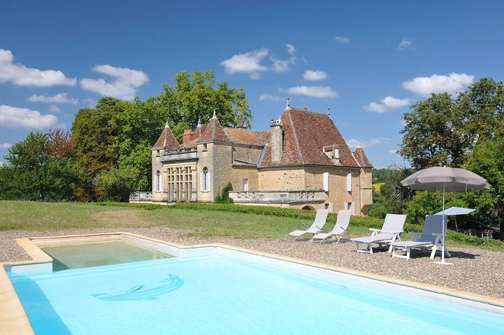 Location de vacances pour 8 personnes, avec jacuzzi et jardin à Paunat