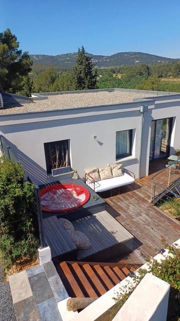 Gîte pour 2 personnes, avec jacuzzi et jardin à Montséret