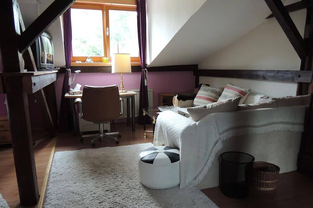 Ganze Wohnung, Doppelzimmer Nr. 1 mit Etagendusche / Wc in Wahlshausen, Oberaula