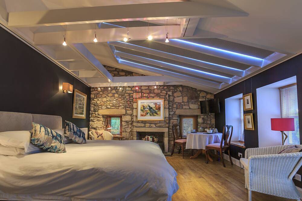 Deluxe double room with views of Falkland Palace in Regio Fife