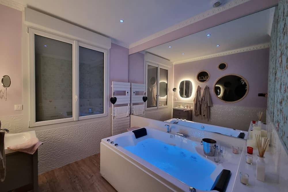 Geheel appartement, Suite Romantique à 5 mn de la Plage \" la Bulle Romantique \" in Calais, Calais en omgeving