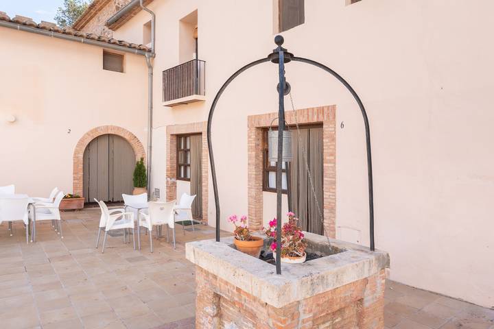 Apartamento entero, Apartamento 'Blanca' con vistas a la montaña, piscina y jardín compartidos in Altura (España), Provincia de Castellón