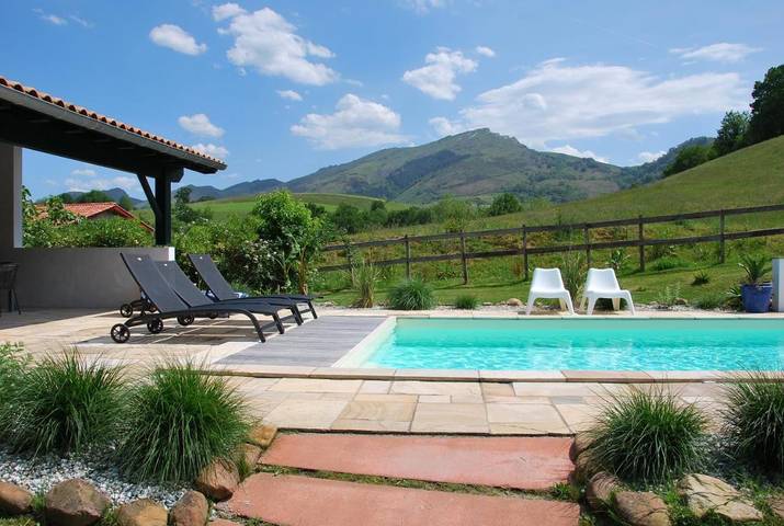 Chambre d’hôte pour 3 personnes, avec piscine ainsi que jardin et vue à Sare - 2