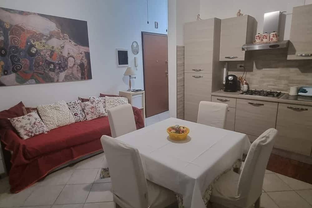 Apartamento entero, Modern and comfortable apartment with kitchen on the outskirts of Rome. in Monterotondo, Provincia de Roma