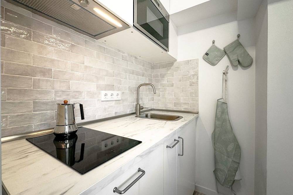 Caracas: perfect room to live and share in Madrid in Madrid, Madrid Province