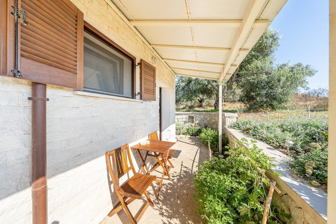 Entire apartment, Melissa apartment - stunning sea views, large garden and parking in Corfu