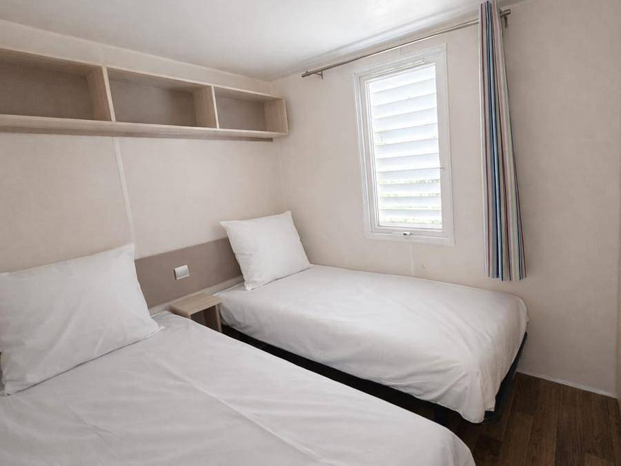 Camping Le Parc des Chênes - Mobilhome 4 personnes - Mobile Home Climatisé 2 chambres in La Croix-Valmer, Région de Draguignan