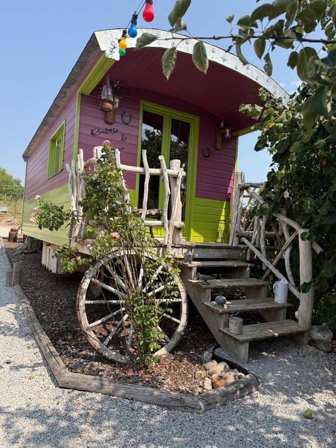 Tente pour 4 personnes, avec Terrasse et Jardin dans le Doubs