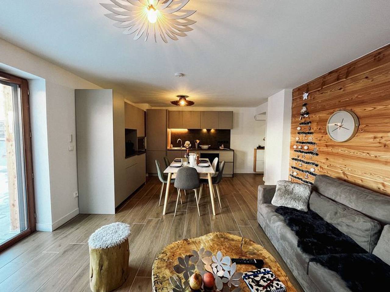 Appartement entier, Superbe appartement avec grande terrasse et parking à Vars in Vars, Région de Briançon