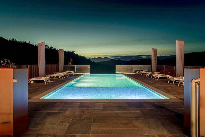 Vous découvrirez une propriété rurale moderne avec piscine et vue in Alpens, Comarques centrales