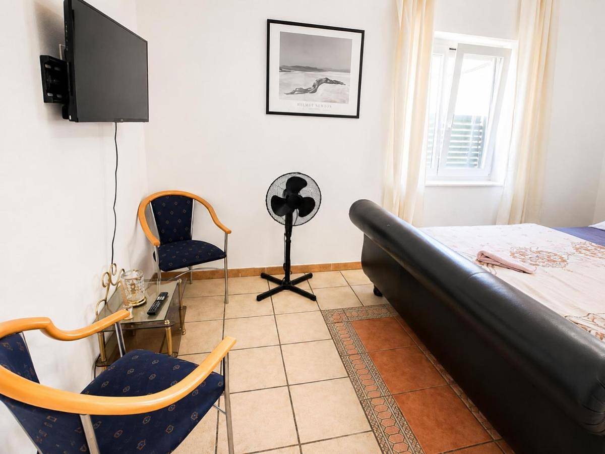 Cozy Private Rooms in Villa with Wifi for Long stay in Floridsdorf, Wien