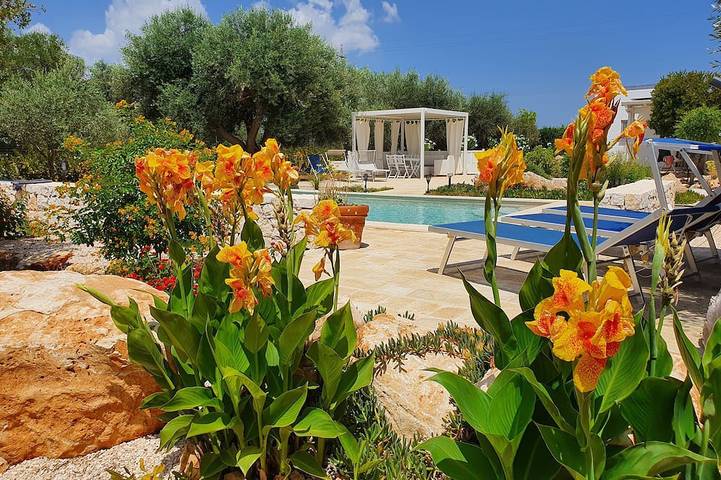 Historisches Trullo im Grünen mit privatem Pool und in der Nähe von Sandstränden in San Vito dei Normanni, Salento