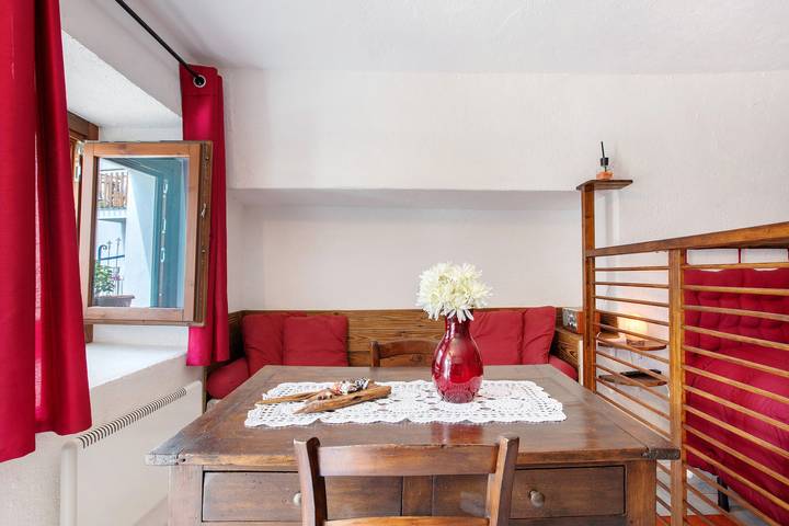 Entire studio, Studio 'Nel Cuore Della Via Francigena' with Mountain View and Private Garden in Quart, Wallisian Alps