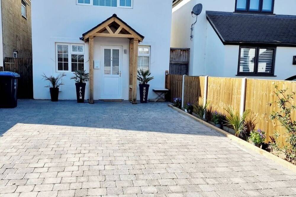 Exclusive Palm House,  Nature, Amenities, Garden in Thorpe Park, Surrey