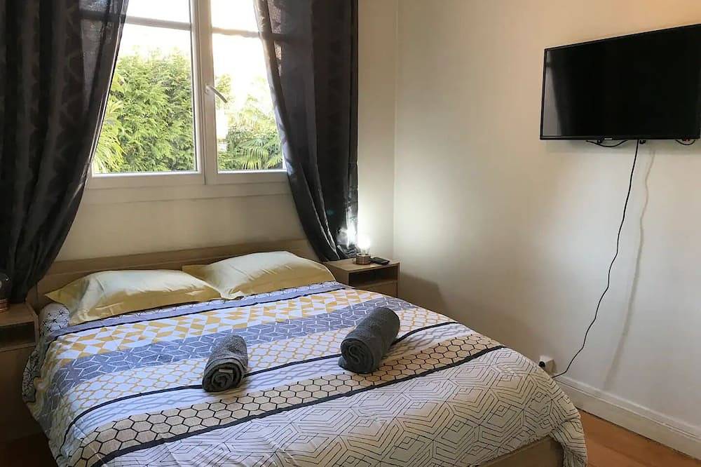 Entire apartment, Hyper Centre: Bright 2-bedroom designer apartment. in Tarbes, Hautes-Pyrénées