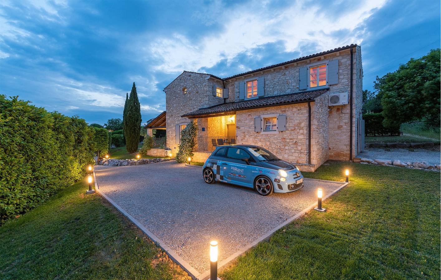 Modernes 200 m² großes Apartment mit Pool, WLAN und Parkplatz in der Nähe des Flusses und von Restaurants in Buzet, Zentralistrien