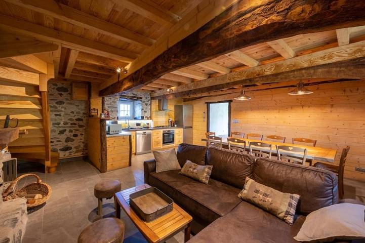 Location de vacances pour 10 personnes, avec Terrasse ainsi que Jardin et Vue à Saint-Pastous