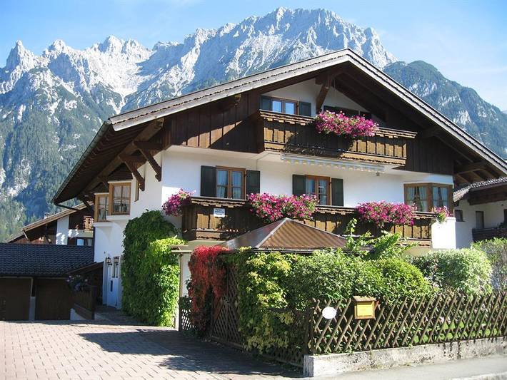 Ferienwohnung für 3 Personen, mit Ausblick und Balkon im Mittenwald