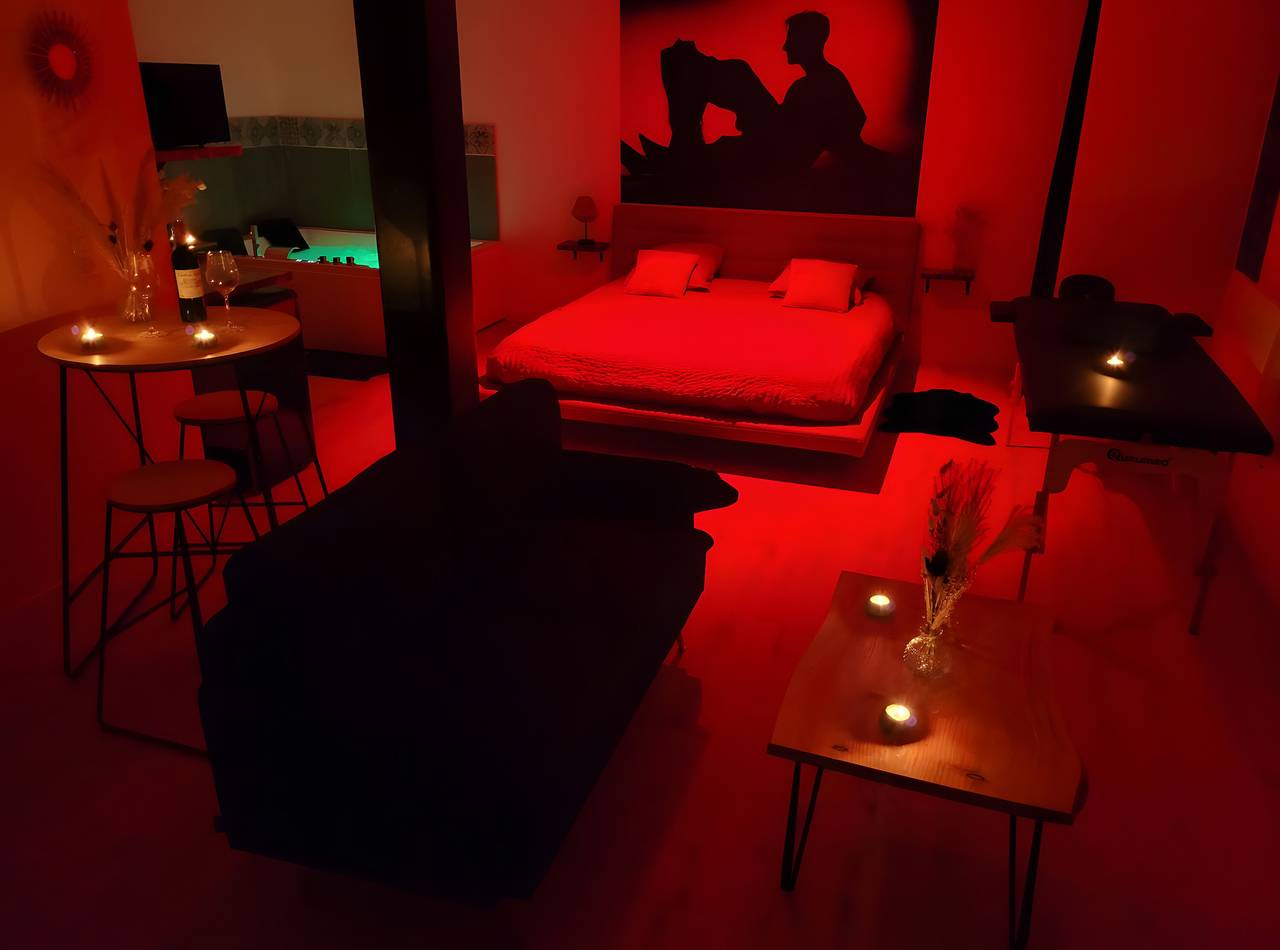 Estudio entero, Suite romántica: el placer de los sentidos in Saint-Antonin-Noble-Val, Tarn y Garona