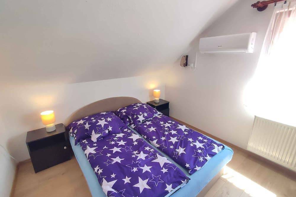 Ferienhaus mit Pool, Internet und Klimaanlage in Balatonkeresztur, Plattensee Südufer