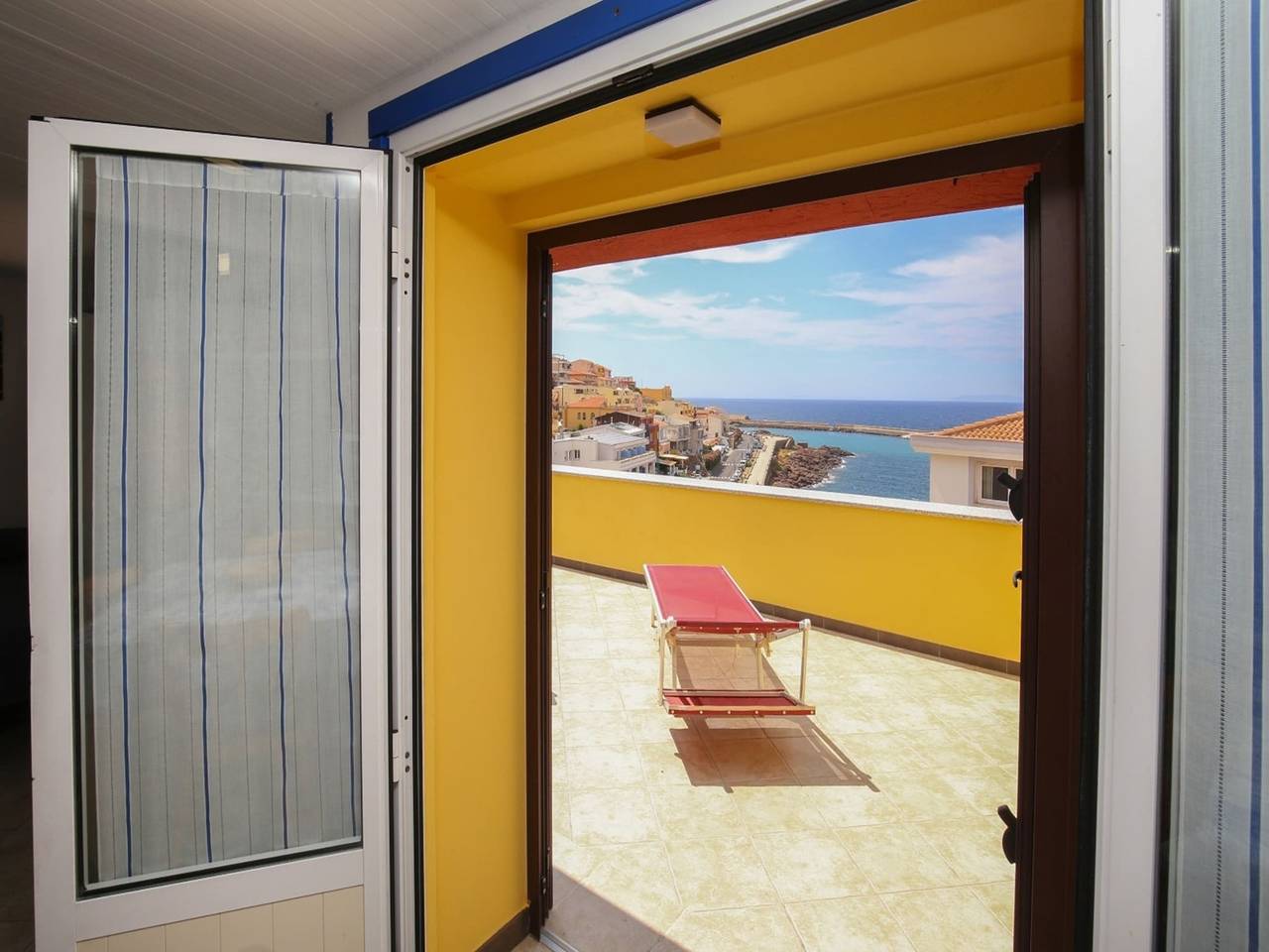 Vista mare, ampio terrazzo e aria condizionata in Castelsardo, Sassari Provinz