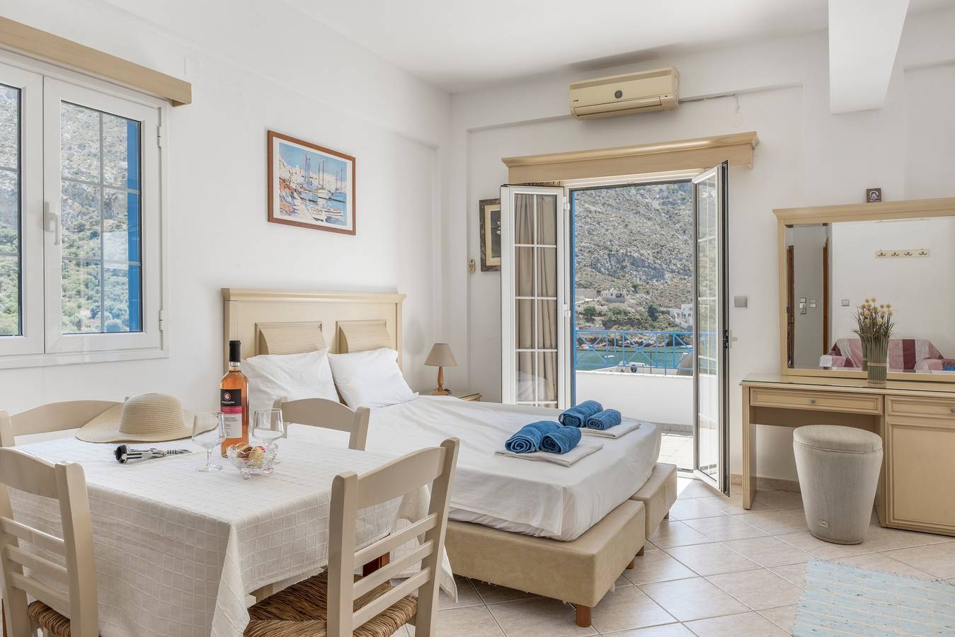 Studio entier, Studio '1' de Katerina avec vue sur la mer et balcon privé in Kalymnos