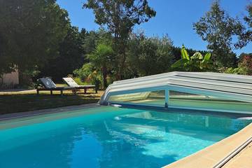 Gîte pour 6 personnes, avec piscine dans Pezou