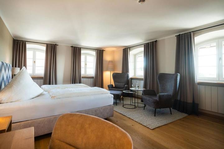 Hotel für 2 Personen, mit Balkon und Terrasse sowie Ausblick in Holzkirchen - 3