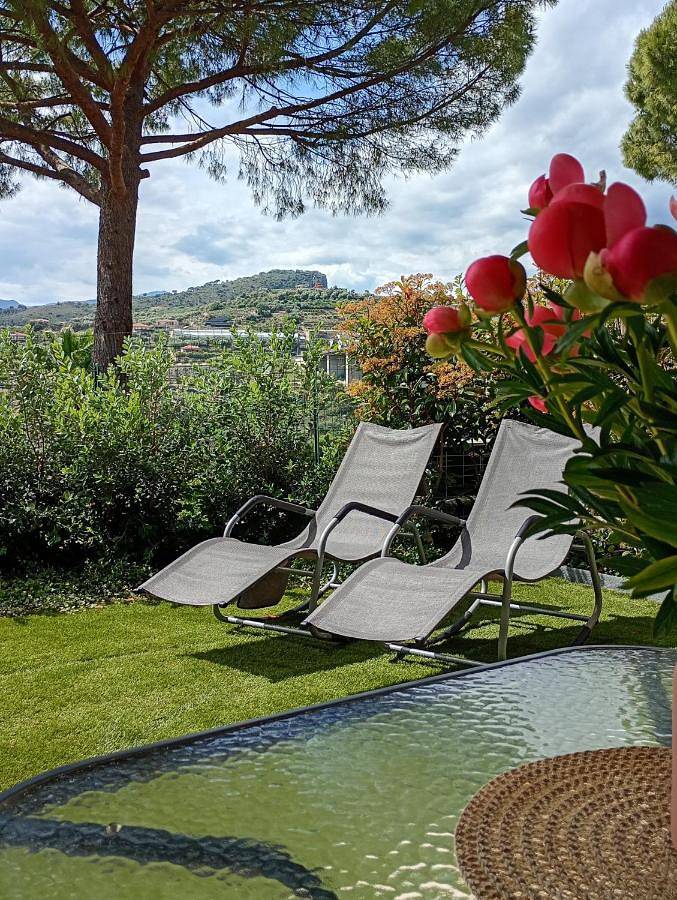 Ferienwohnung für 4 Personen, mit Garten und Pool sowie Ausblick