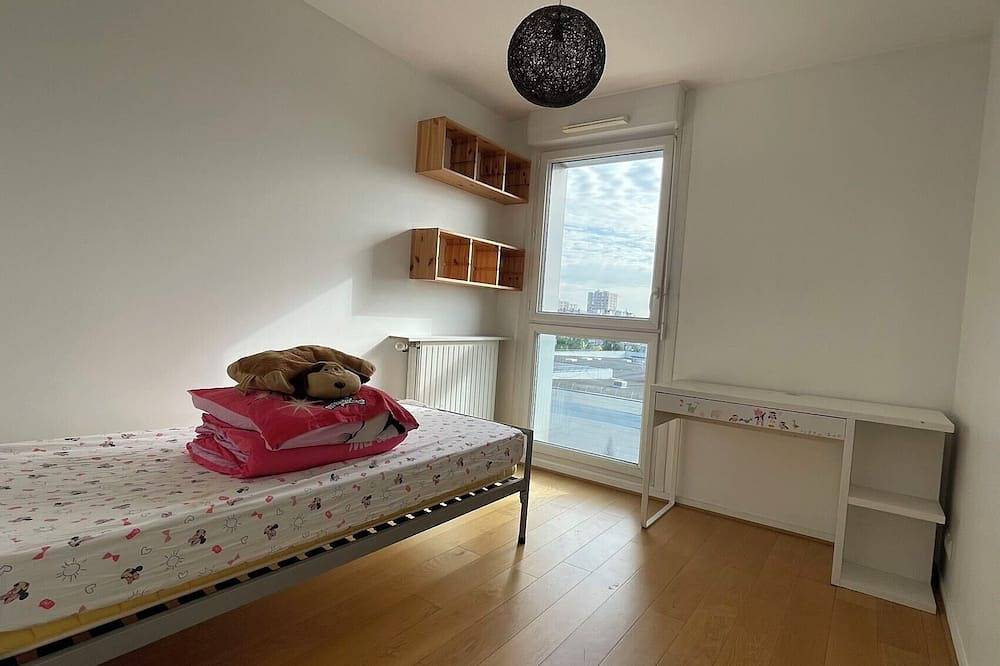 Entire apartment, The cytadin! Pied streetcar paris porte de choisi 11 minutes, Palais Royal musé 45 min in Vitry-sur-Seine, Val-de-Marne