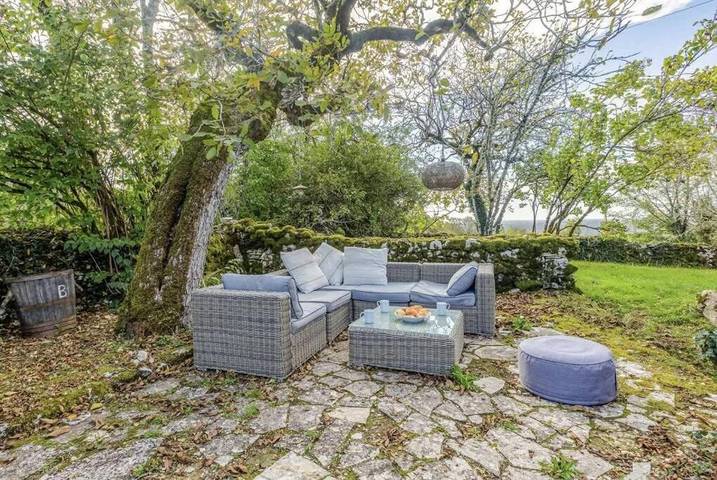 Location de vacances pour 6 personnes, avec piscine ainsi que vue et jardin à Esclauzels - 4