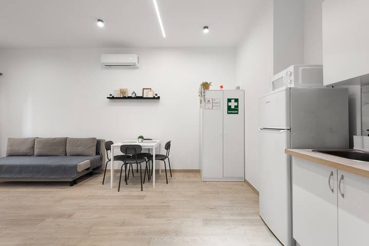 Apartamento entero, Apartamento 'Los Mellis' con Wi-Fi y aire acondicionado in Cruz de Humilladero, Málaga